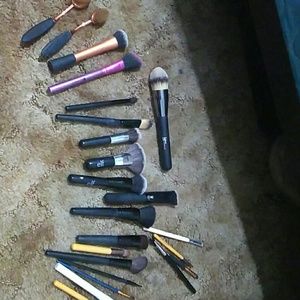 Makeup brushes